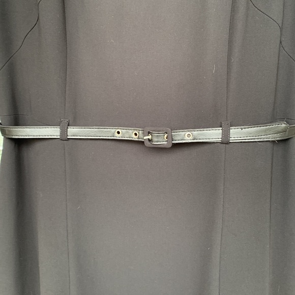 Peck and Peck black lined sleeveless dress with belt - Picture 2 of 6